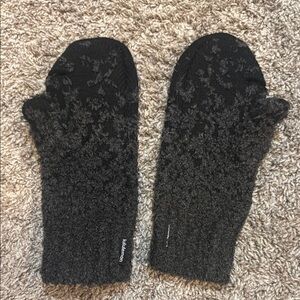 Lululemon Black Mittens